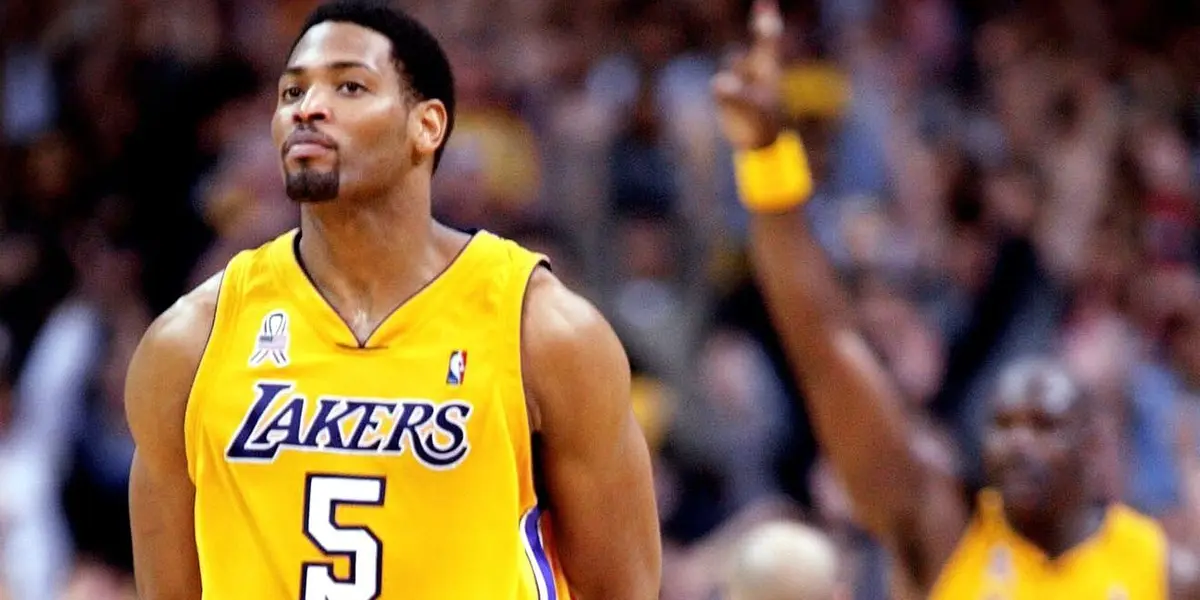 According to Robert Horry, the Los Angeles Lakers offered him the head coach position a year ago.